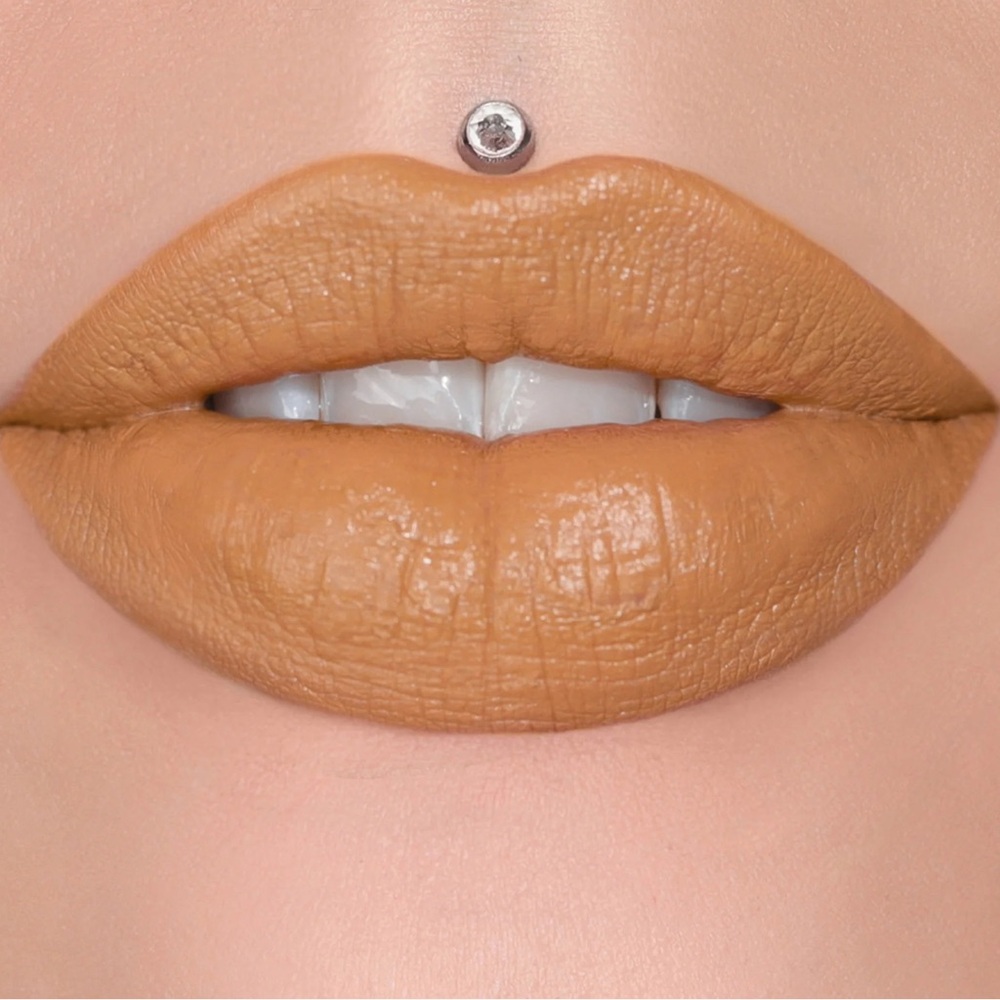 ✨FINAL PRICE✨💋NIB~GARDENING H0E~Velvet Trap Lipstick Jeffree Star